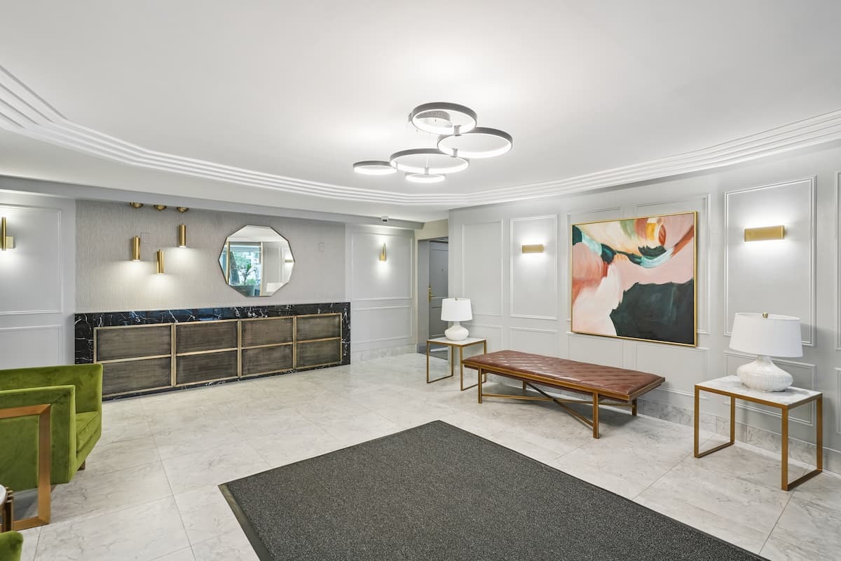 Chaplin Crescent Apartments - Photo 4
