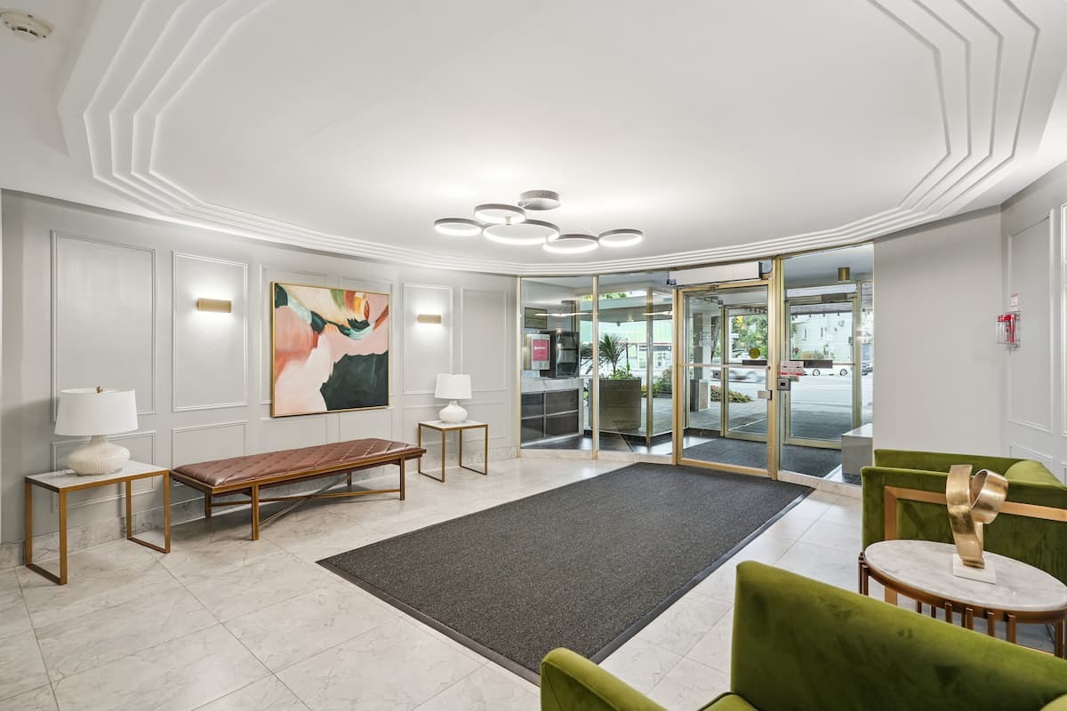 Chaplin Crescent Apartments - Photo 8