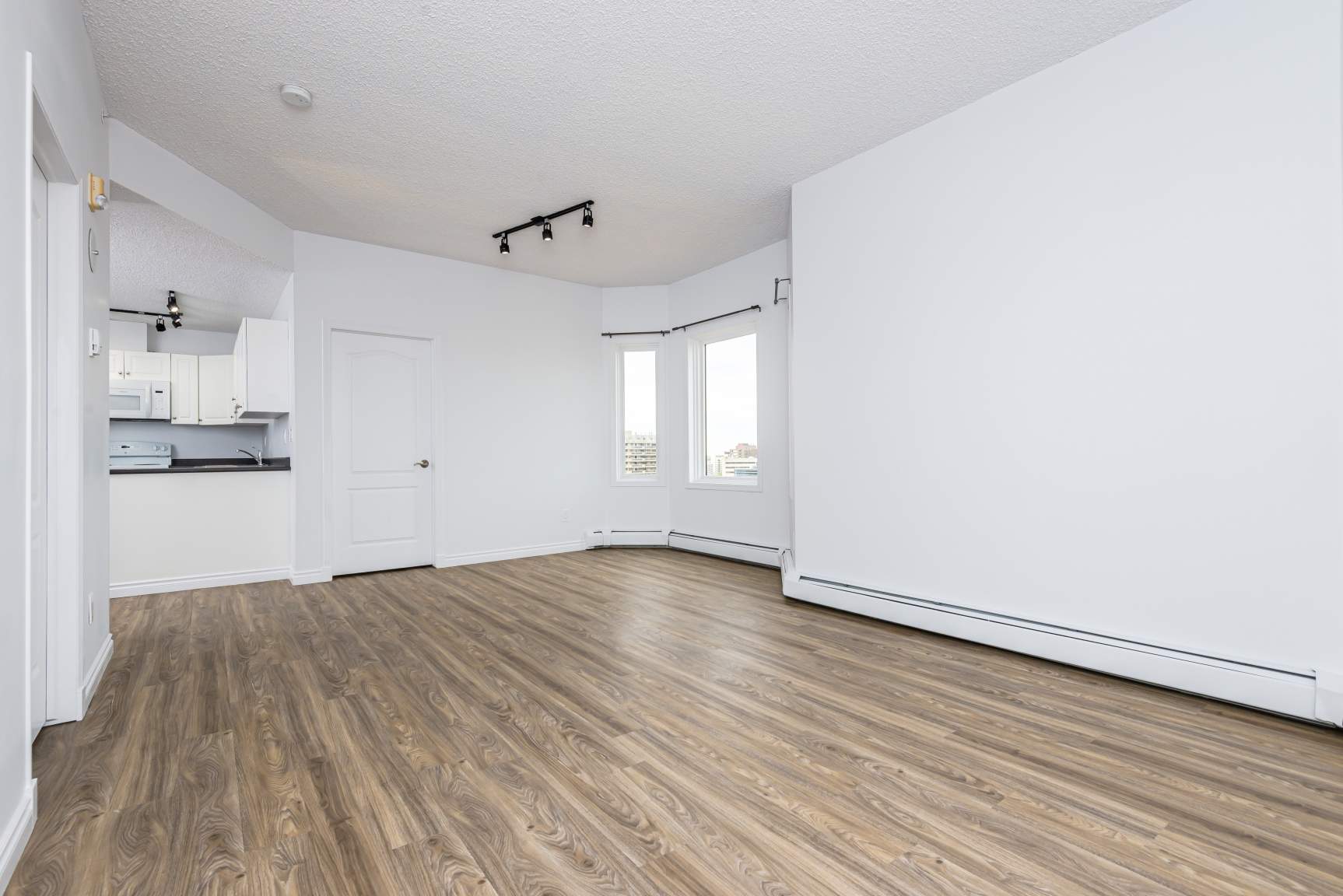 Grand Central Manor - Photo 6
