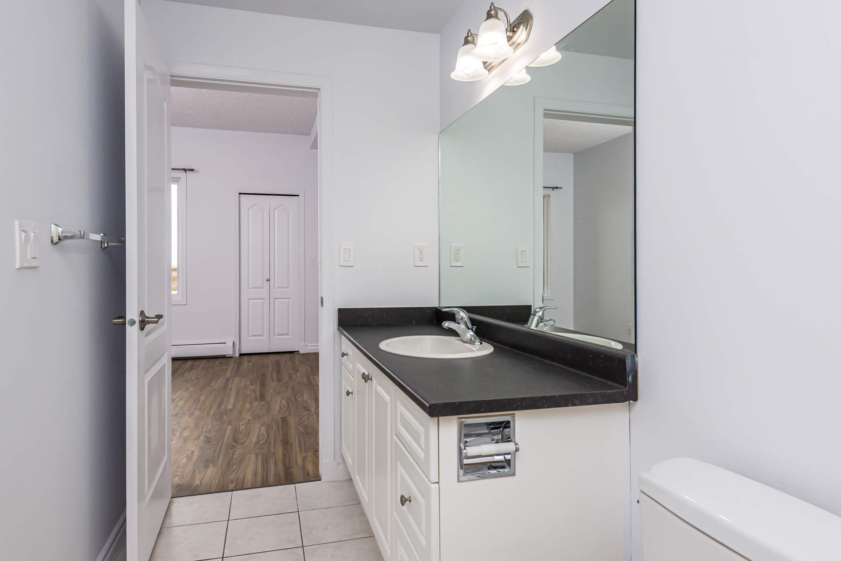 Grand Central Manor - Photo 9