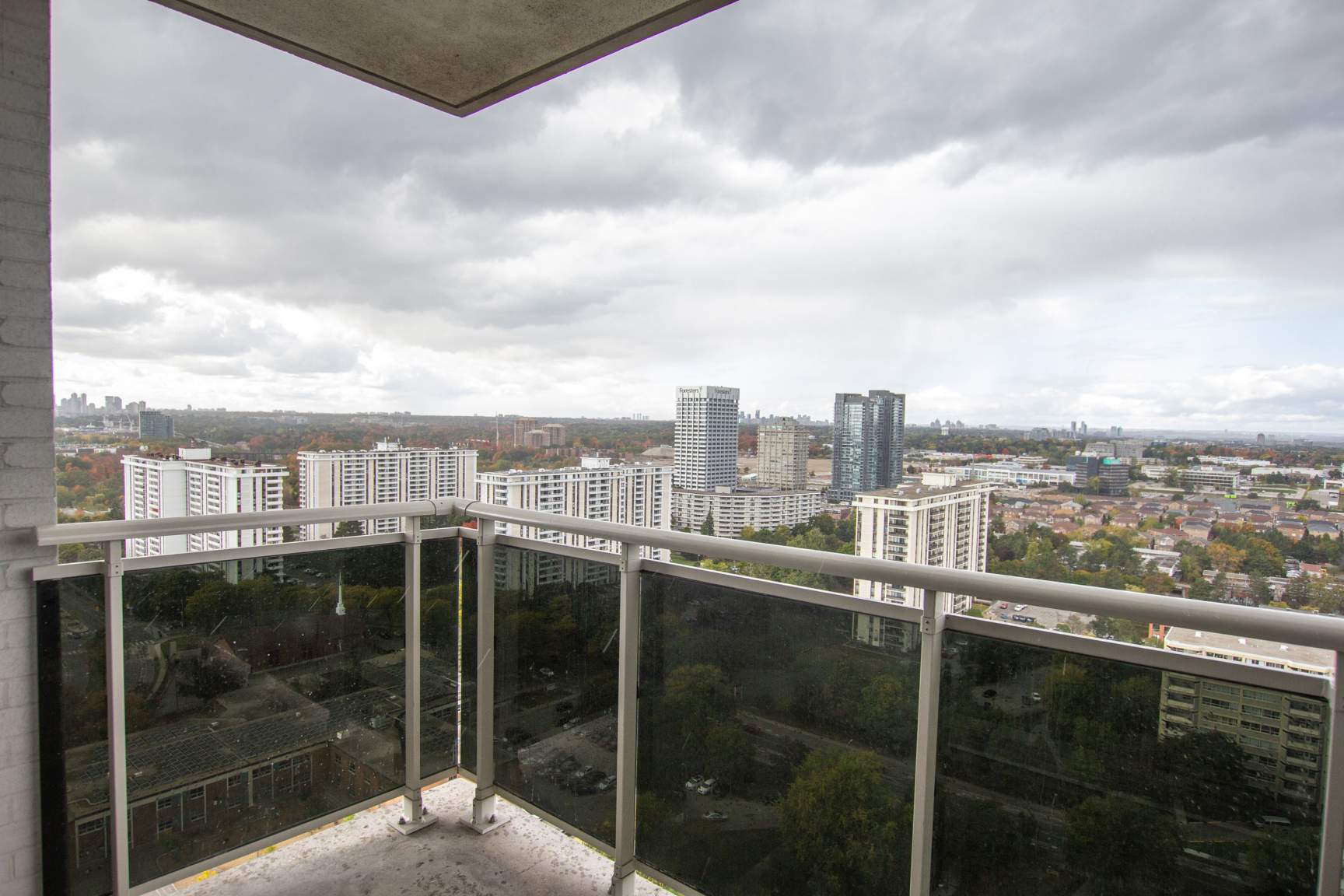 Dufresne Court Apartments - Photo 8