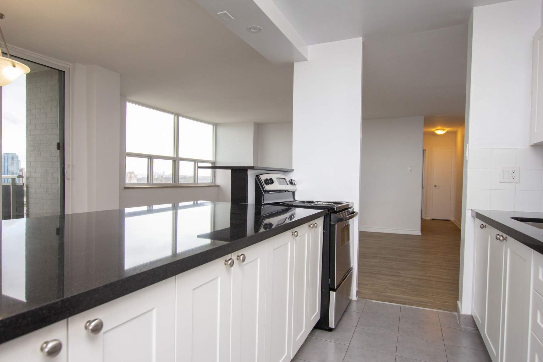 Dufresne Court Apartments - Photo 4