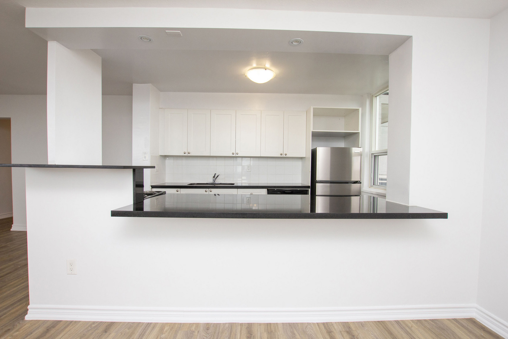 Dufresne Court Apartments - Photo 3