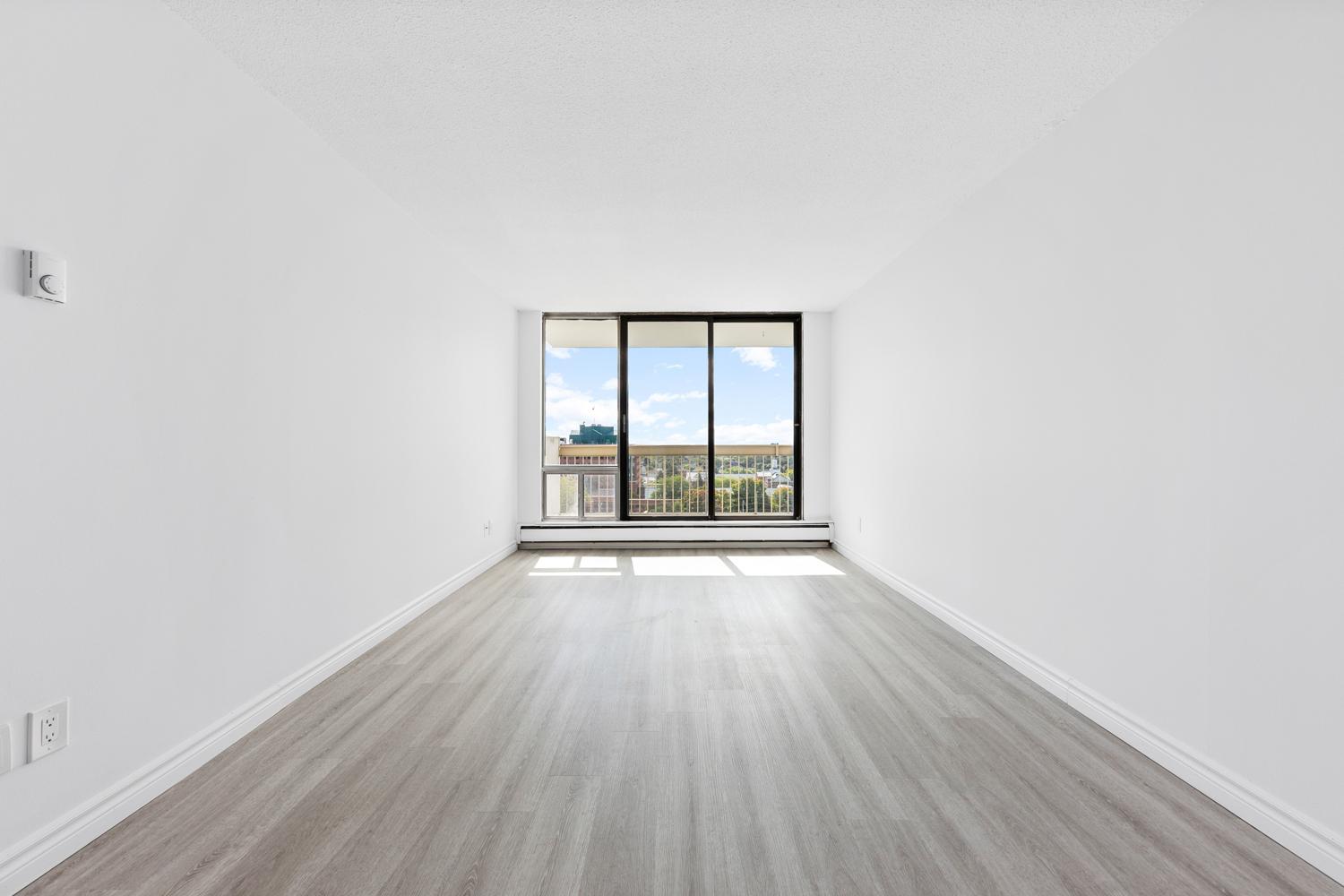 Langs Apartments - Photo 8