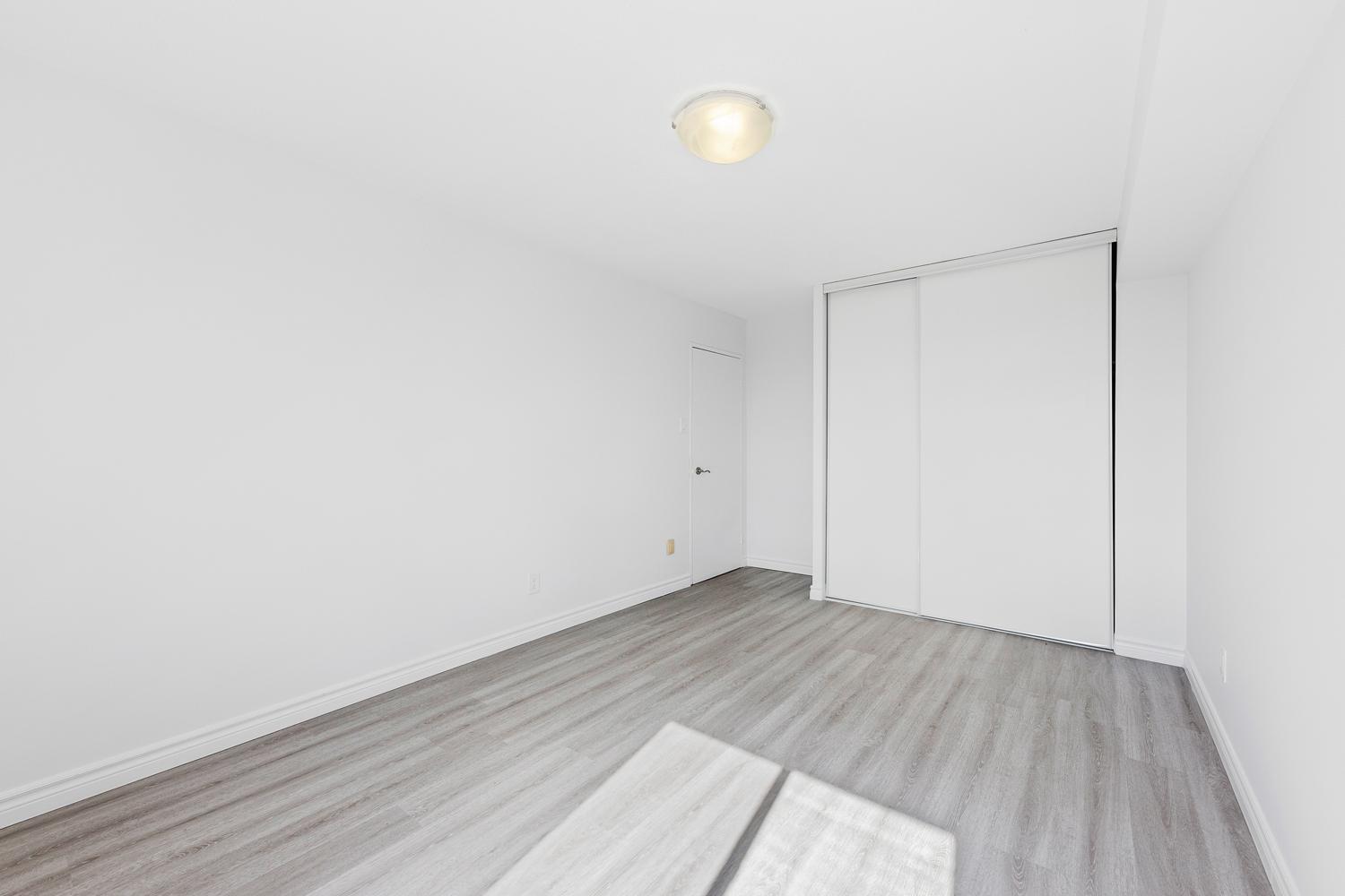 Langs Apartments - Photo 9
