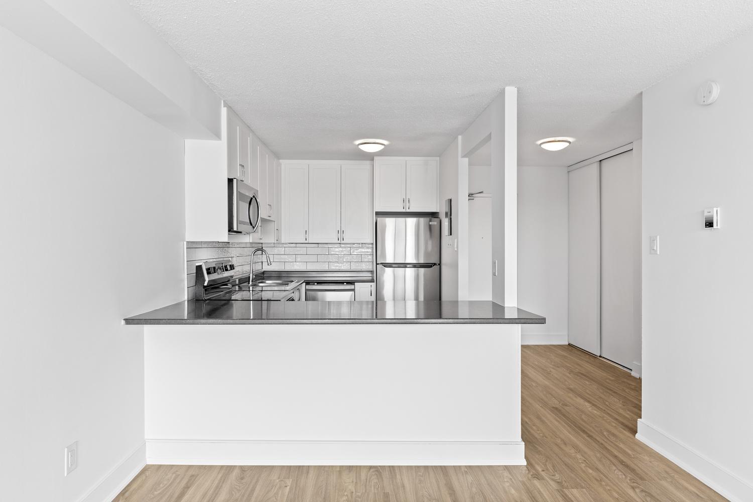 Langs Apartments - Photo 4