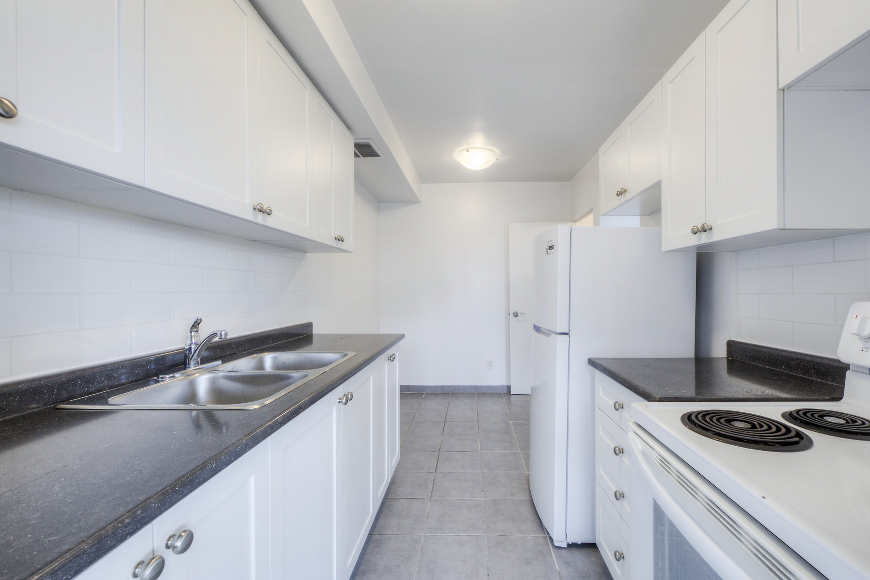 Blenheim Court Apartments - Photo 2
