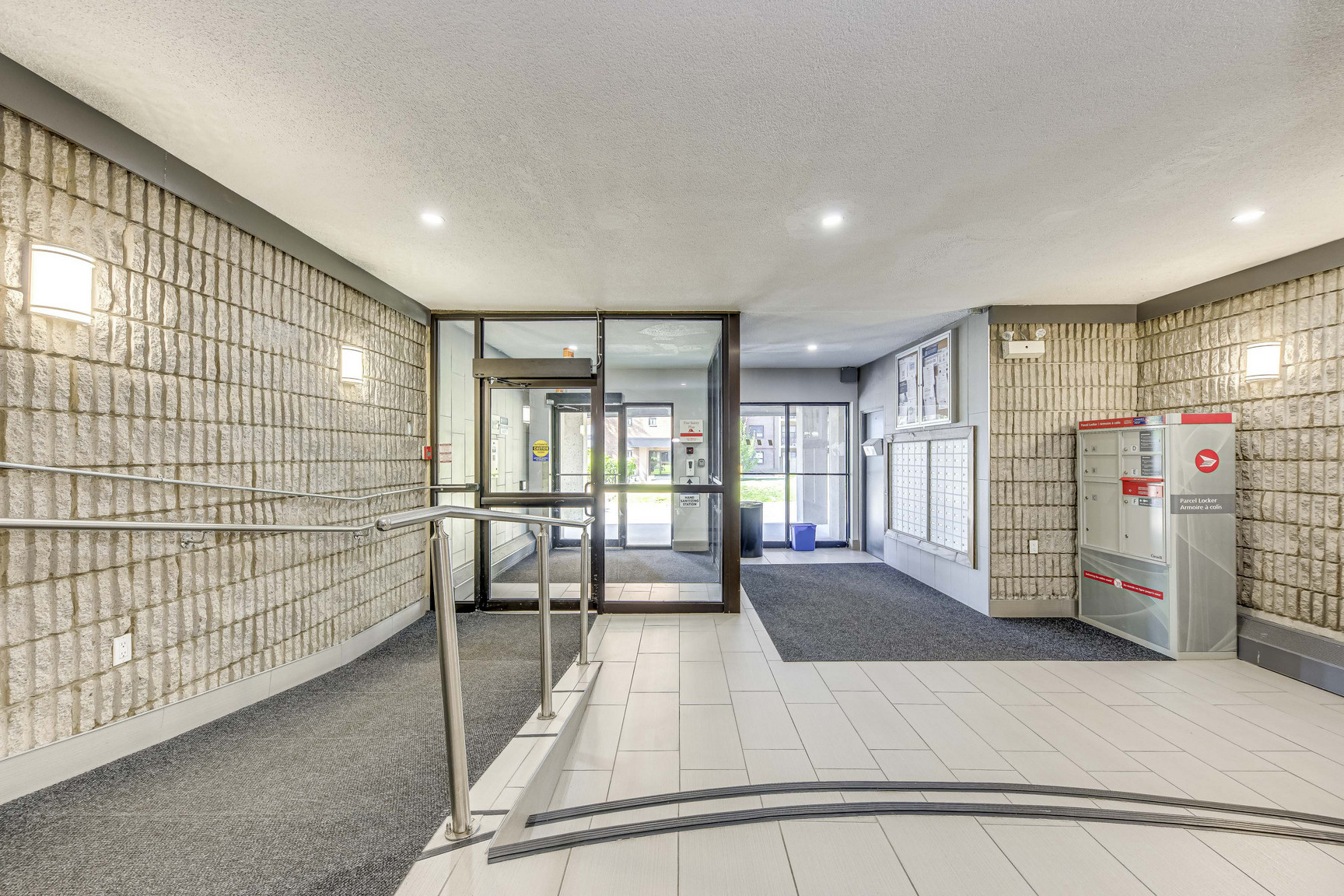 285 North Service Road Apartments - Photo 15