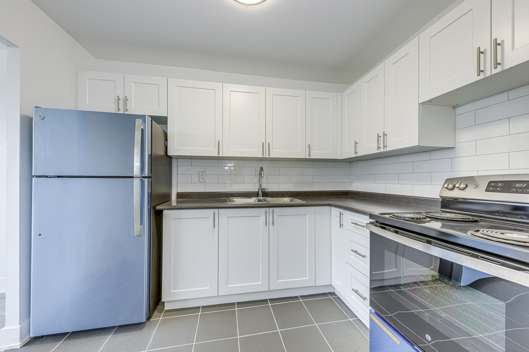 285 North Service Road Apartments - Photo 5