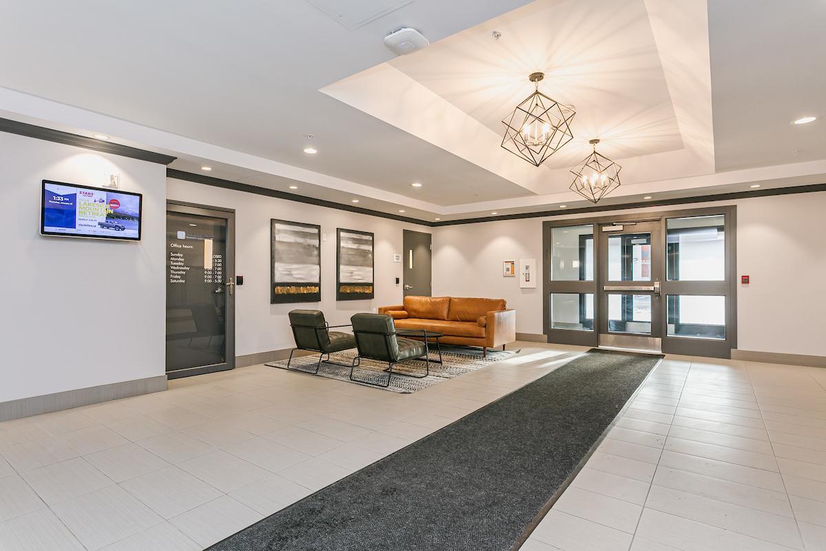 Grand Central Manor - Photo 16