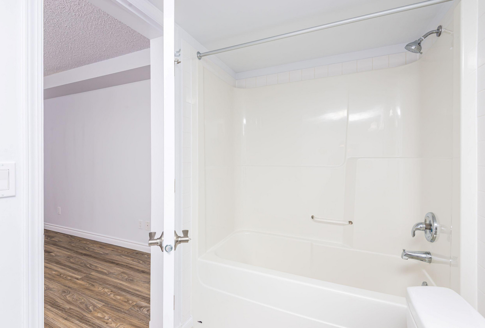 Grand Central Manor - Photo 10