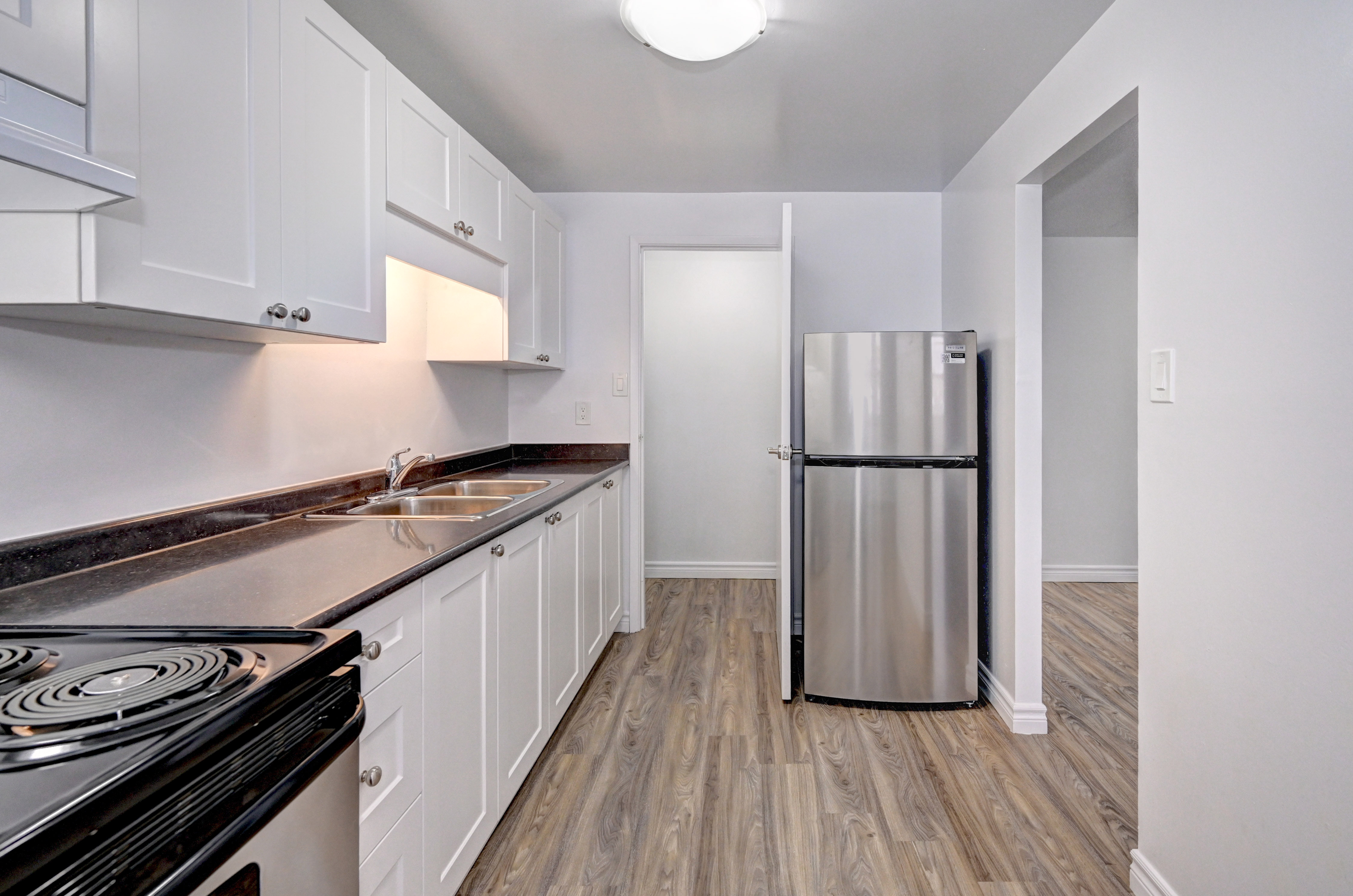 310 Kingswood Drive, Kitchener, ON N2E 2K2 — photo 2
