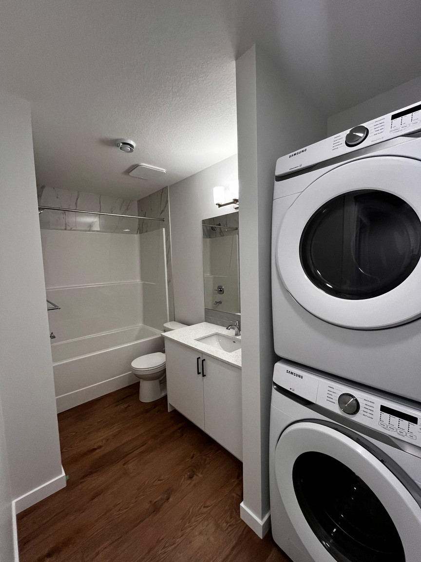 343 Magnolia Drive SE - Legal Basement Suite - Photo 5
