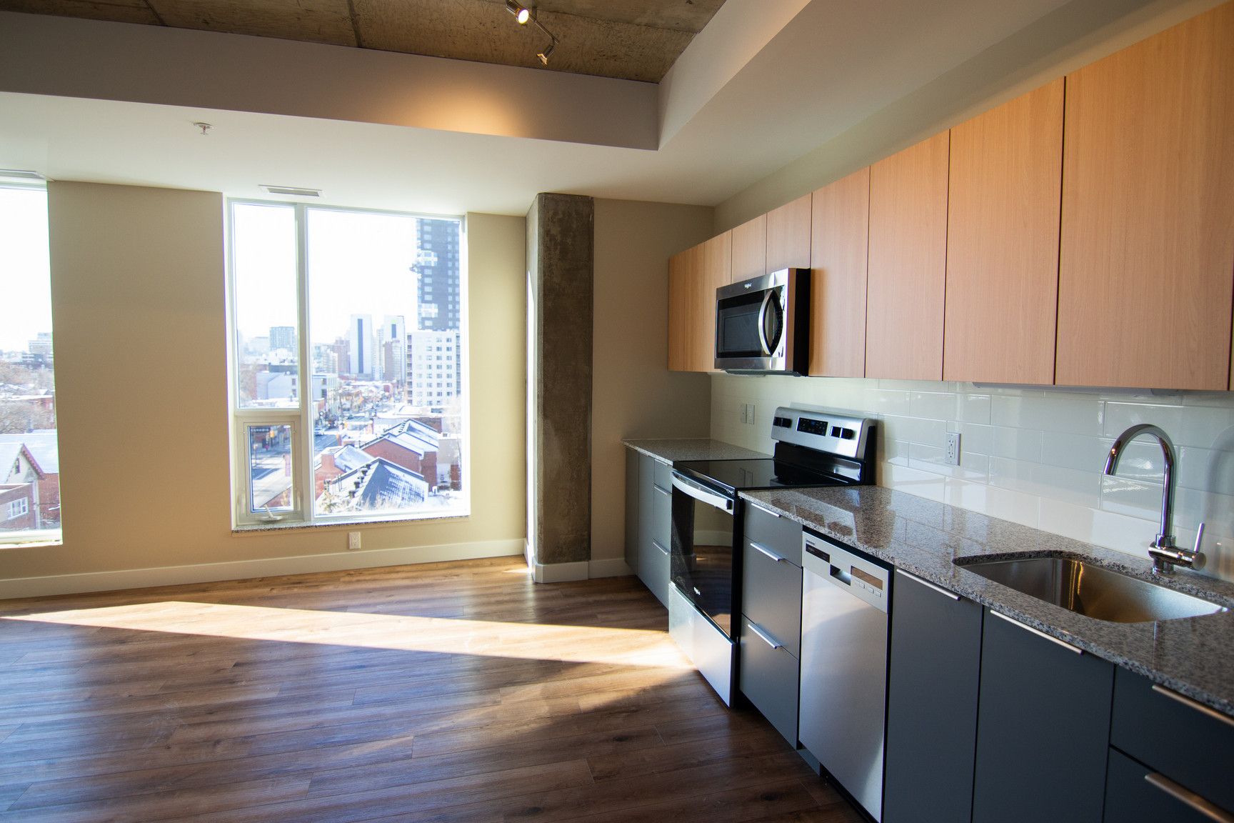 545 Rideau Apartments - Photo 2