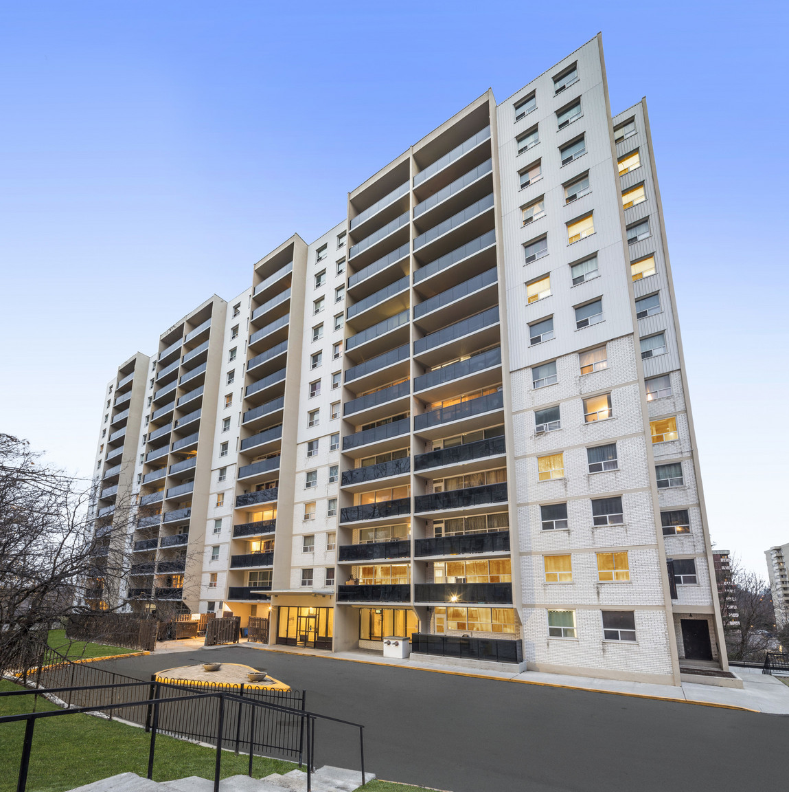 601 Finch Ave. W - Buckingham House - Photo 16