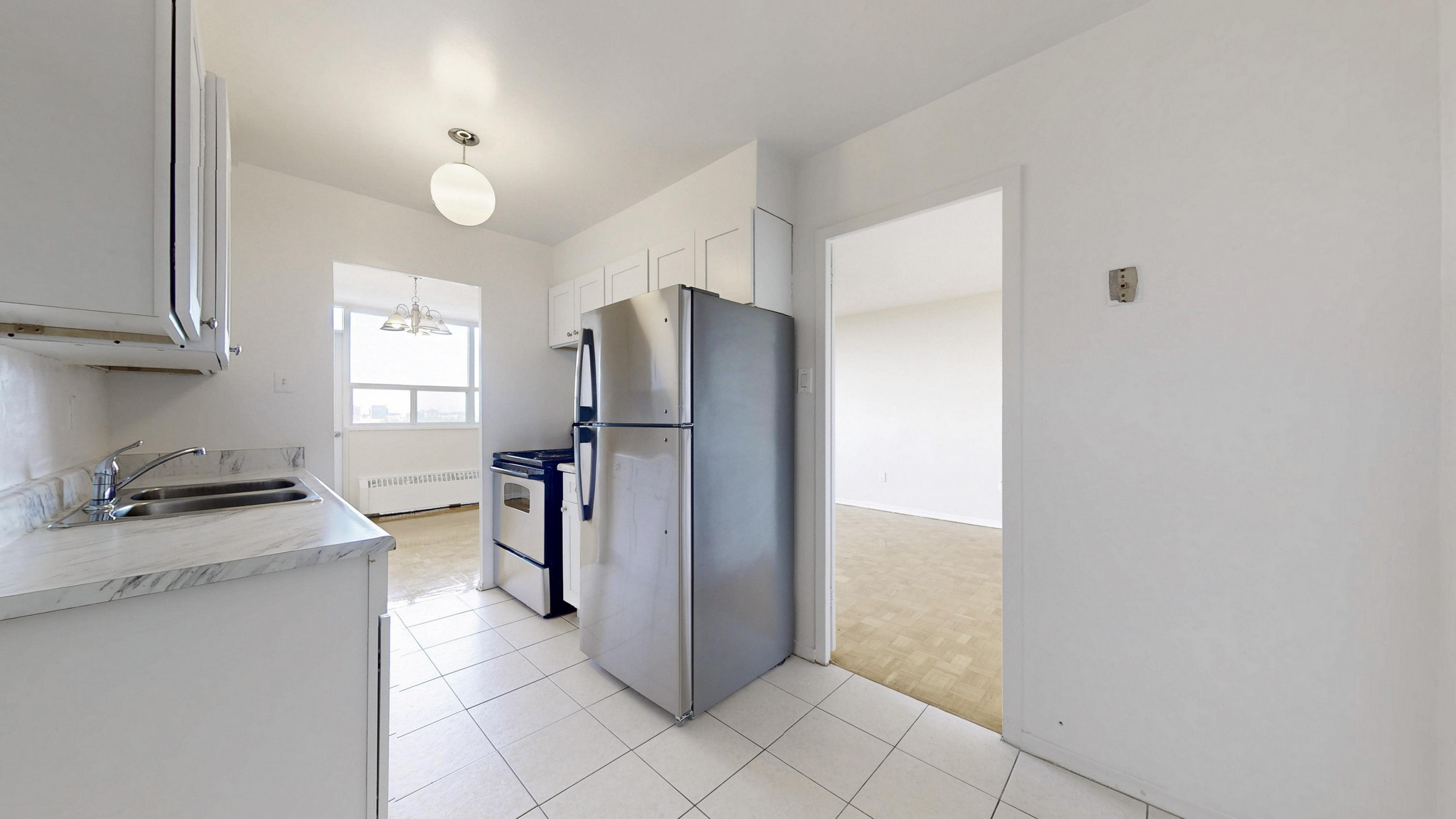 601 Finch Ave. W - Buckingham House - Photo 4