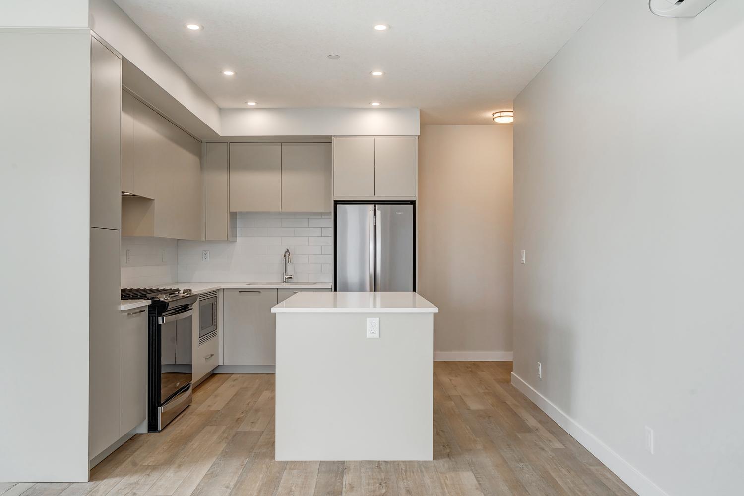 SHORT TERM LEASE Spacious 2 Bedroom Condo in the Capella Building & University District! 2 Parkin... - Photo 3