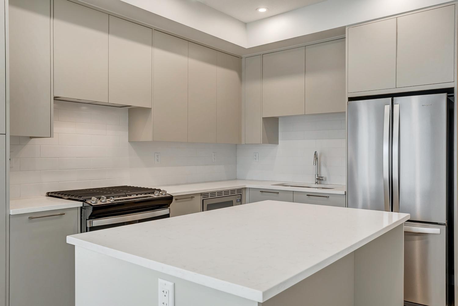 SHORT TERM LEASE Spacious 2 Bedroom Condo in the Capella Building & University District! 2 Parkin... - Photo 2