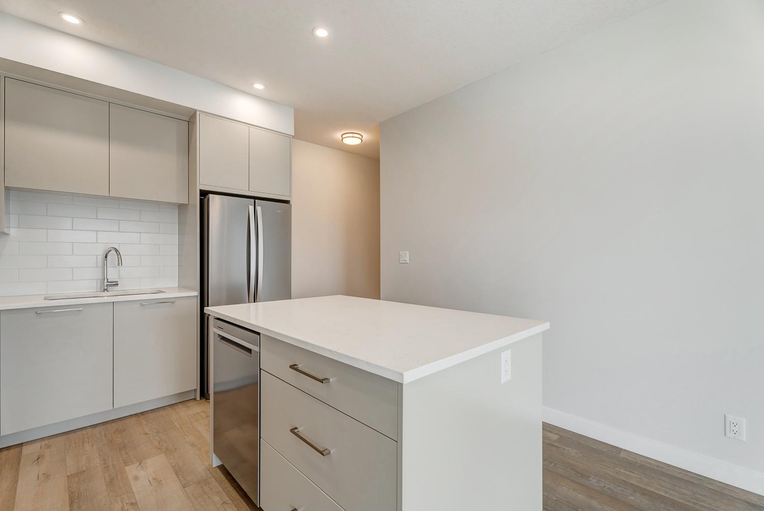 SHORT TERM LEASE Spacious 2 Bedroom Condo in the Capella Building & University District! 2 Parkin... - Photo 4