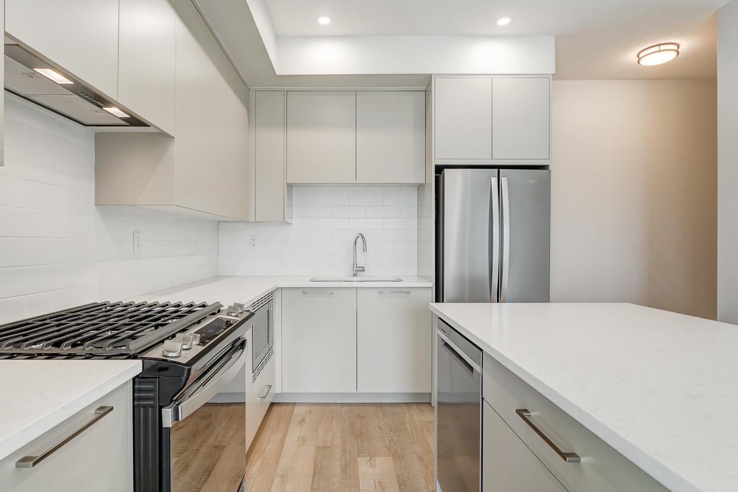 SHORT TERM LEASE Spacious 2 Bedroom Condo in the Capella Building & University District! 2 Parkin... - Photo 5