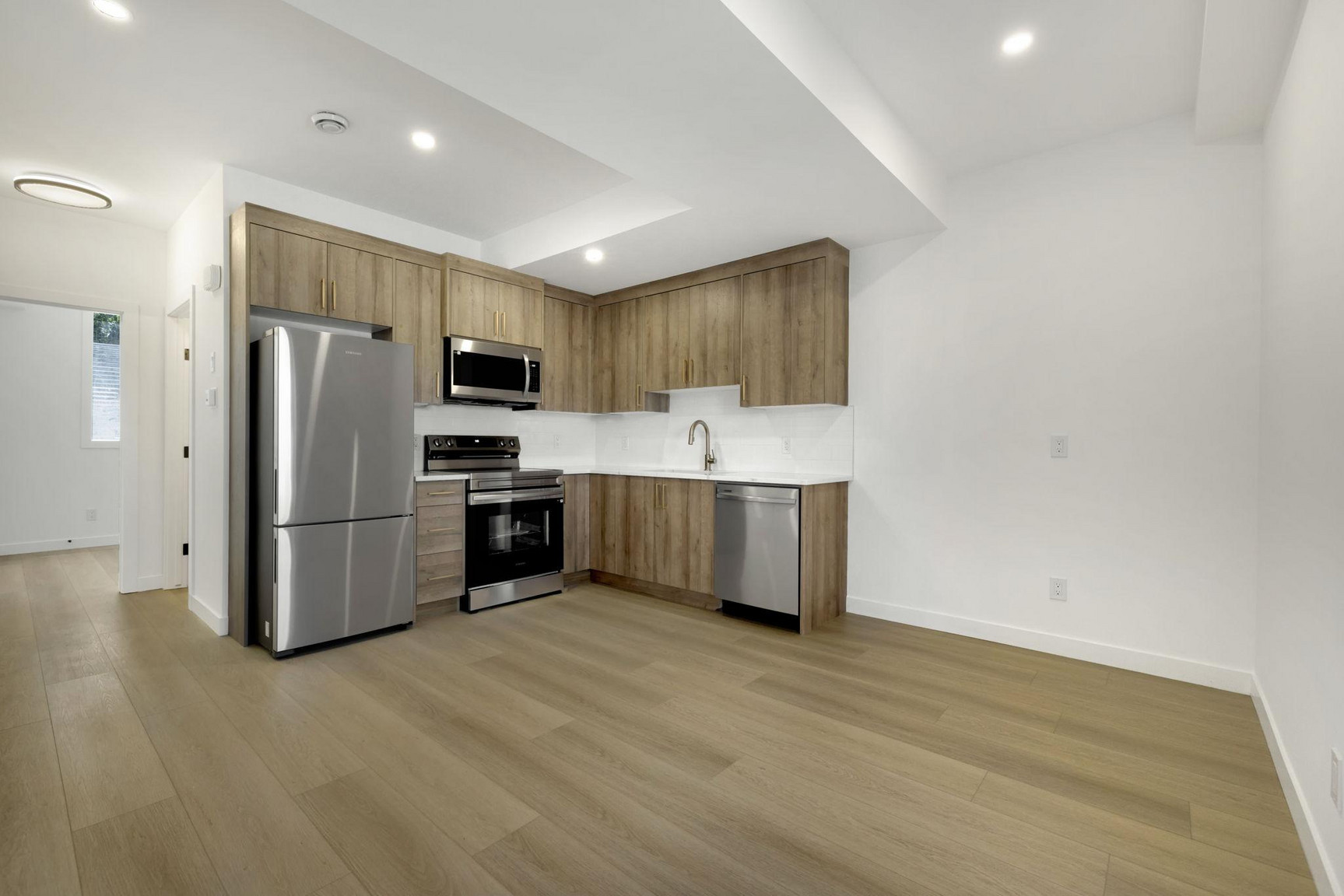 Newer West Facing 1 Bedroom Suite with Amazing Views! (CP034B)