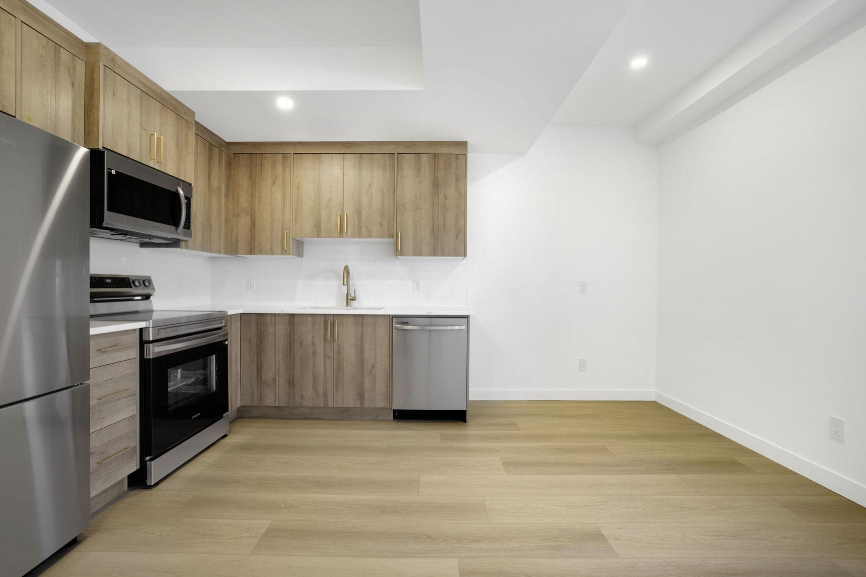 Newer West Facing 1 Bedroom Suite with Amazing Views! (CP034B) - Photo 2