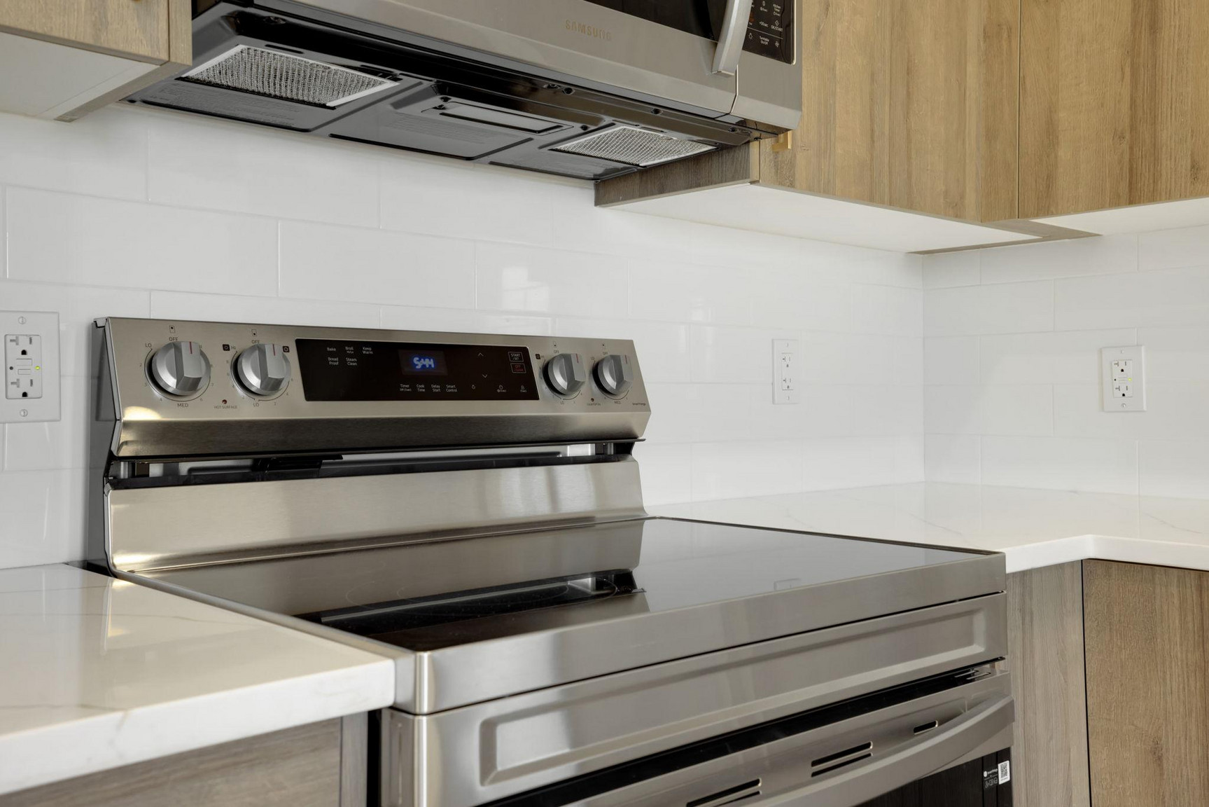 Newer West Facing 1 Bedroom Suite with Amazing Views! (CP034B) - Photo 4