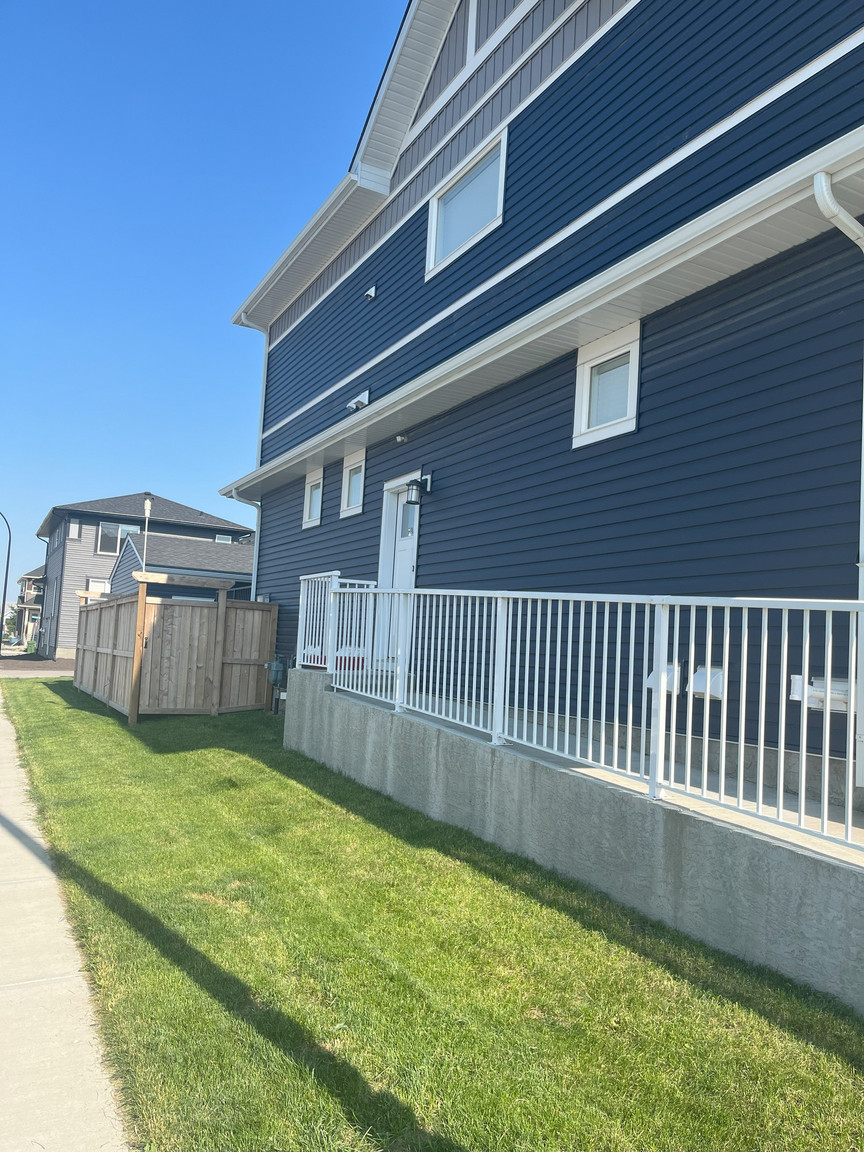 Beautiful 3 Bed 2.5 Bath Duplex in Sirocco! (CP045A) - Photo 2