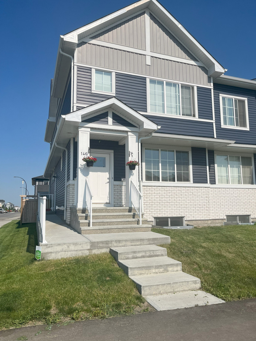 Beautiful 3 Bed 2.5 Bath Duplex in Sirocco! (CP045A)