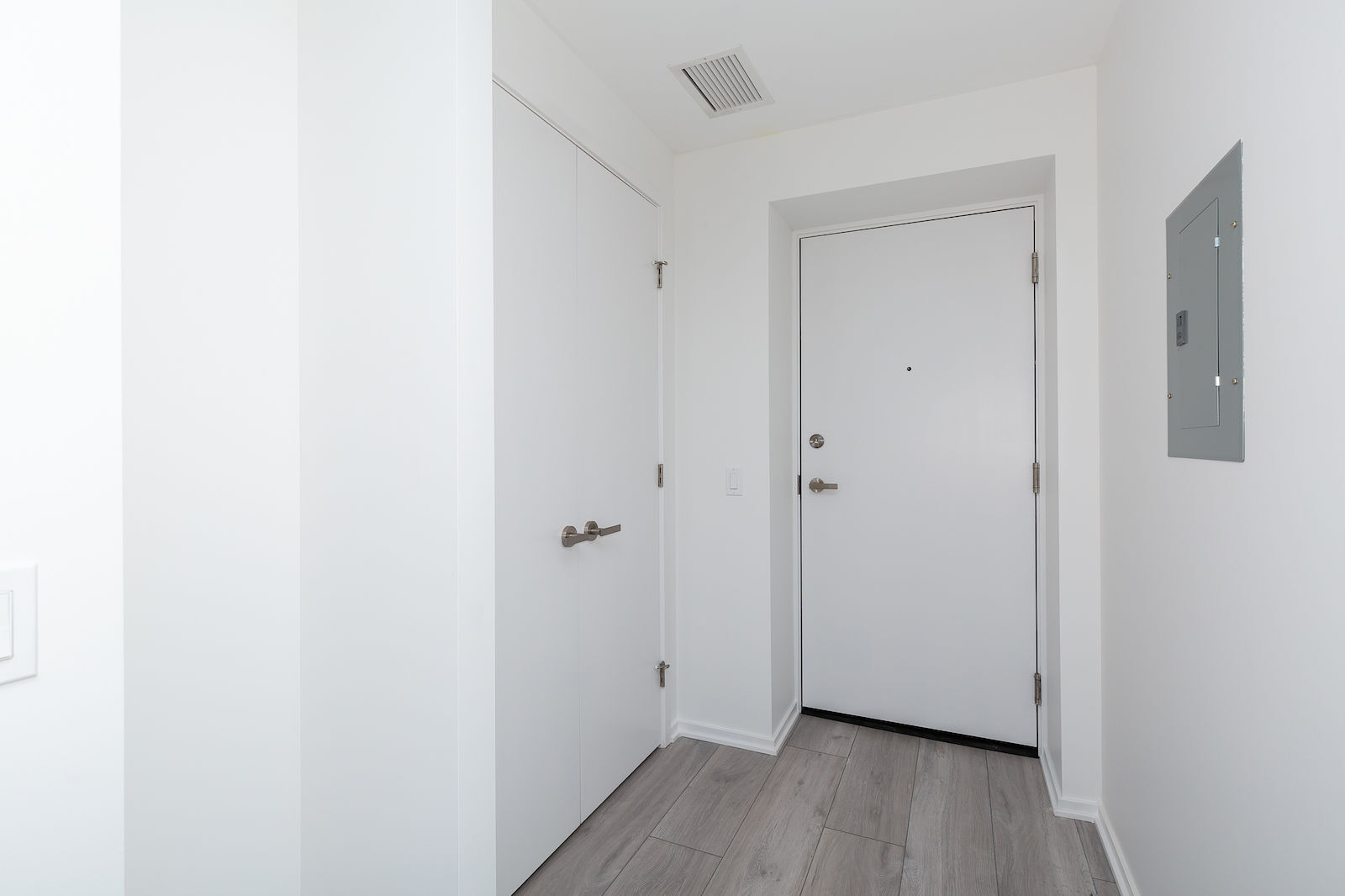Bright & Beautiful 1 Bedroom + Den Condo with Inspiring River Views CIP184 - Photo 3