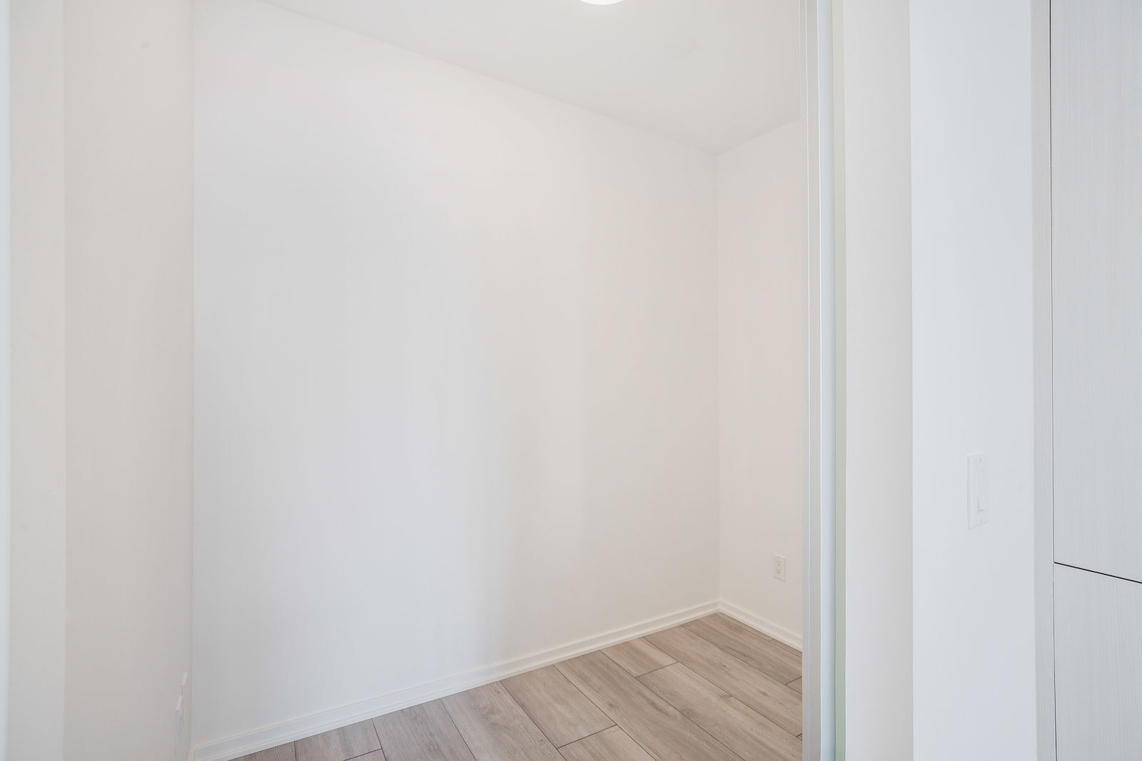 Bright & Beautiful 1 Bedroom + Den Condo with Inspiring River Views CIP184 - Photo 14