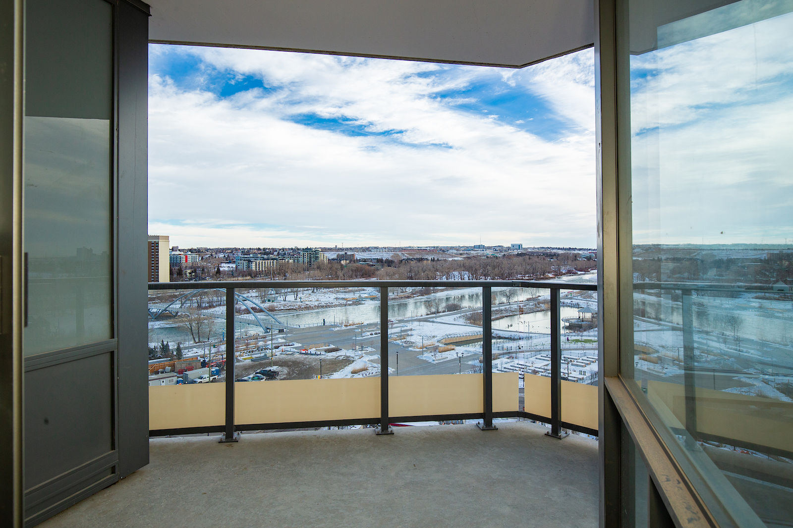 Bright & Beautiful 1 Bedroom + Den Condo with Inspiring River Views CIP184 - Photo 16