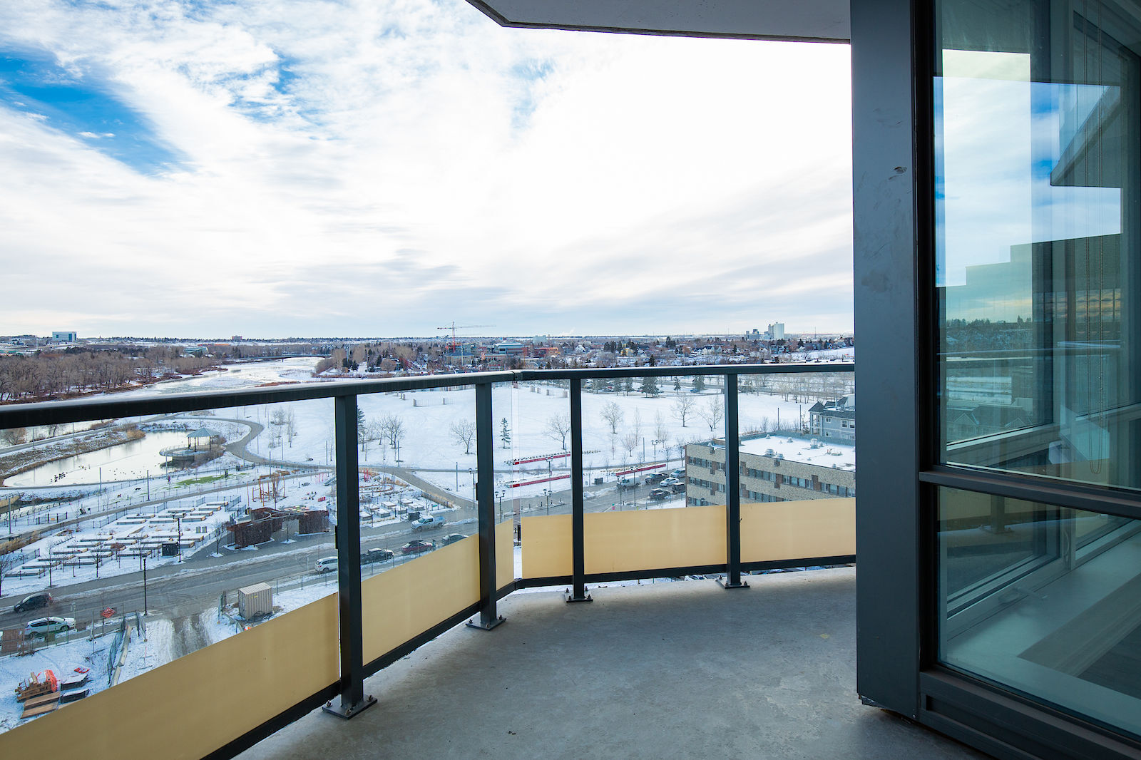 Bright & Beautiful 1 Bedroom + Den Condo with Inspiring River Views CIP184 - Photo 17