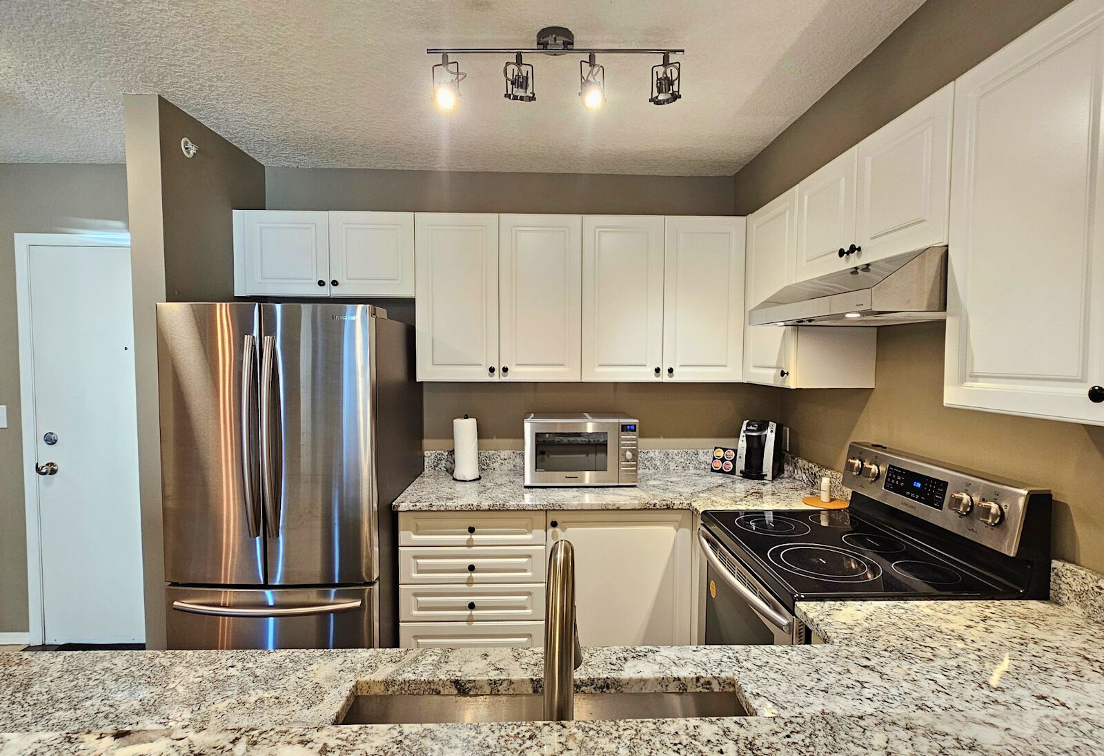 Furnished one Bedroom in Prime West Downtown (CIP217) - Photo 20