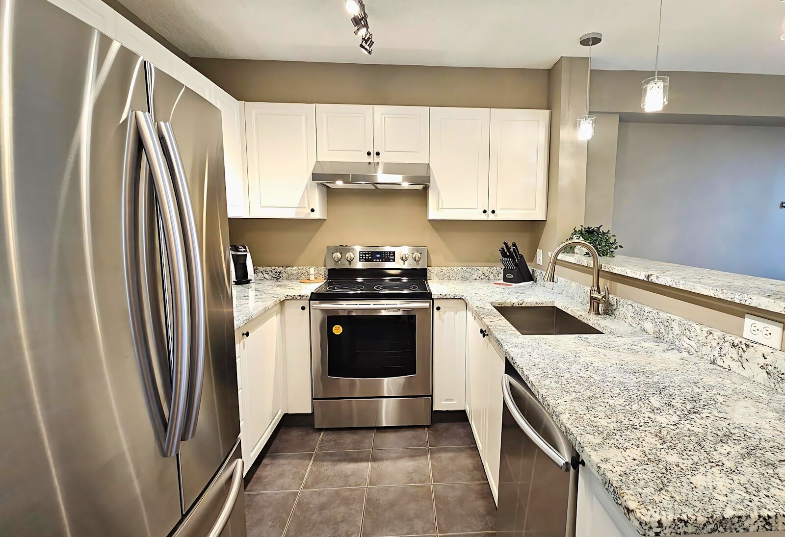 Furnished one Bedroom in Prime West Downtown (CIP217) - Photo 24