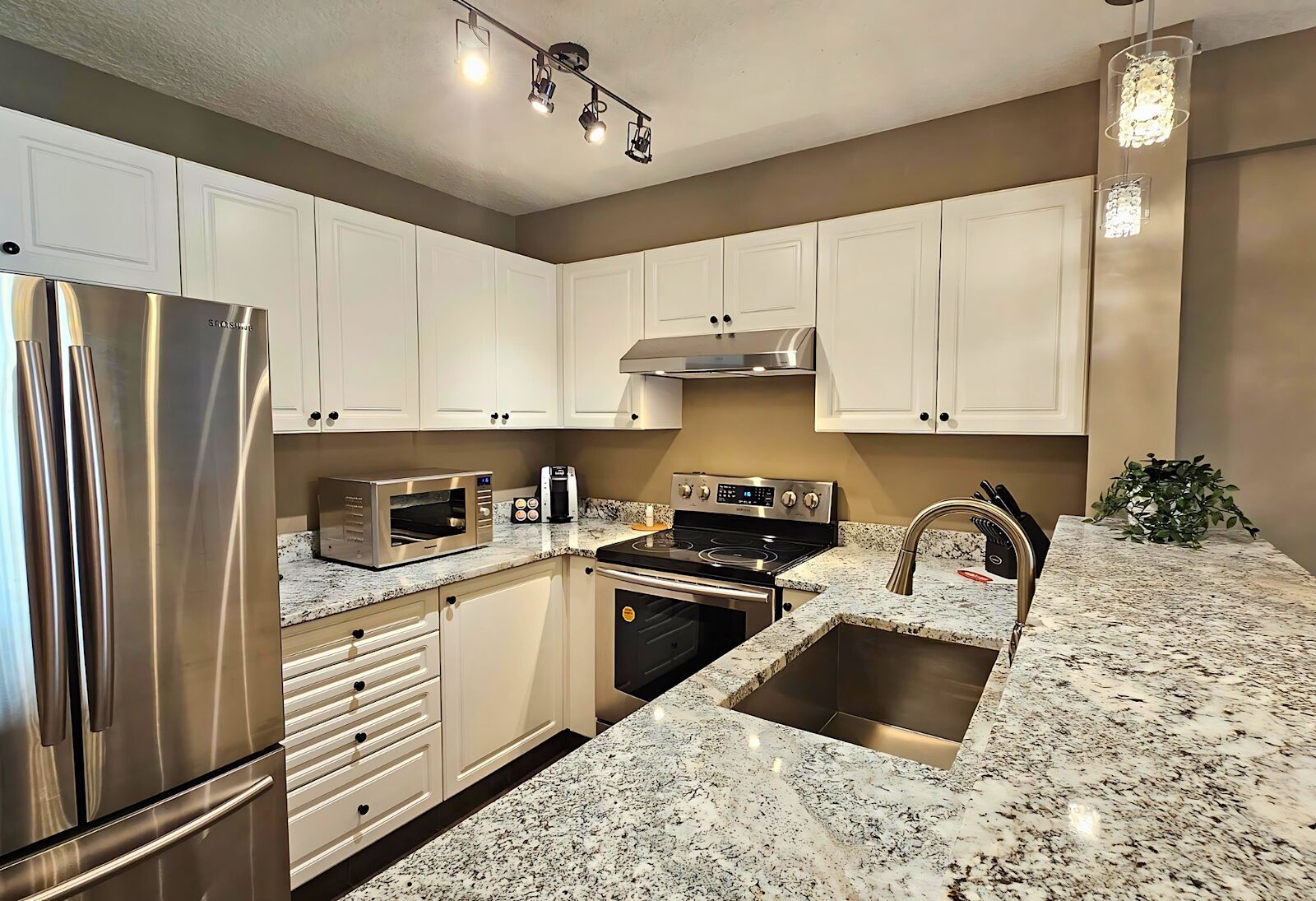 Furnished one Bedroom in Prime West Downtown (CIP217) - Photo 26