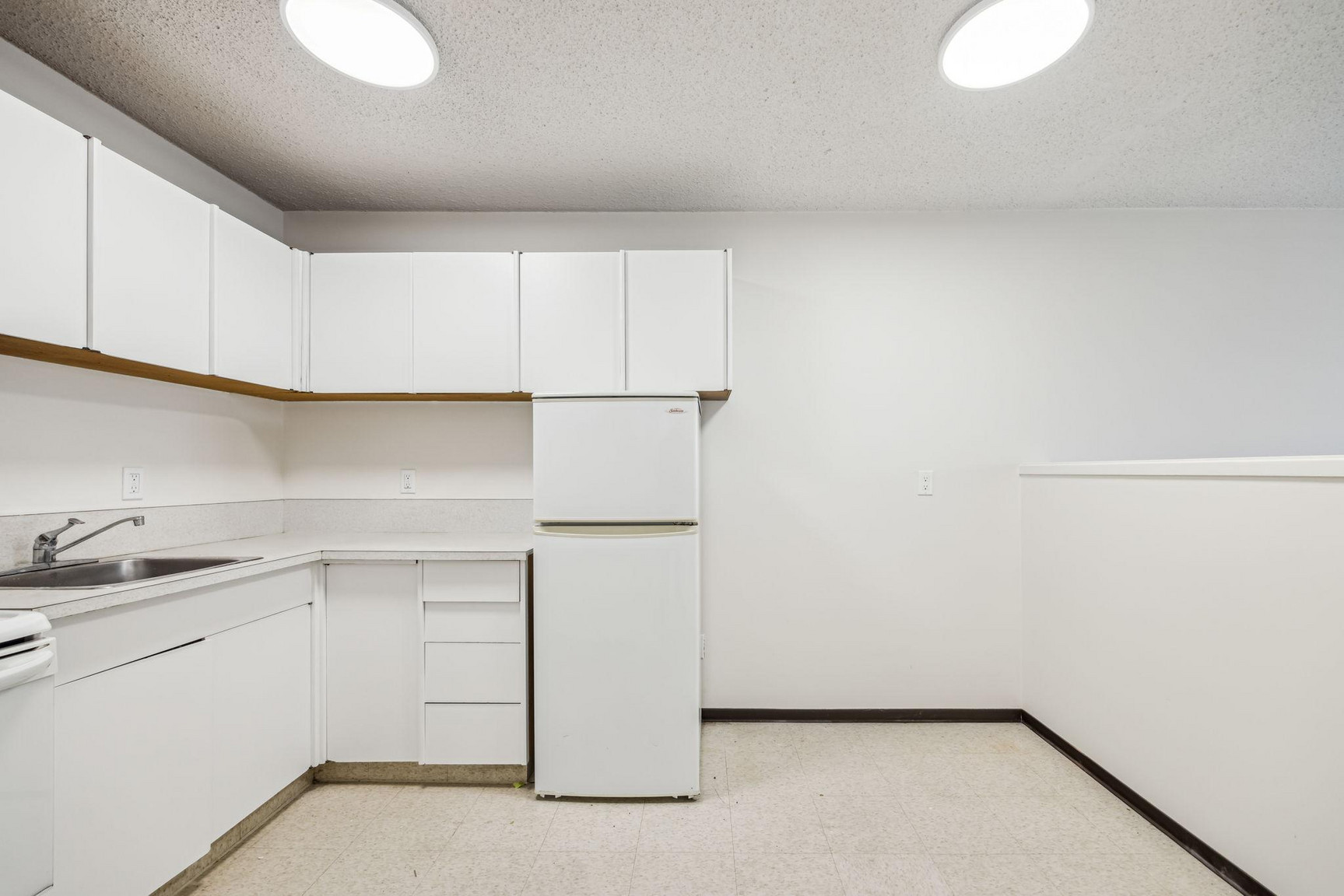 Wonderful 1 Bedroom Condo Across from Chinook Mall! (CP102) - Photo 15