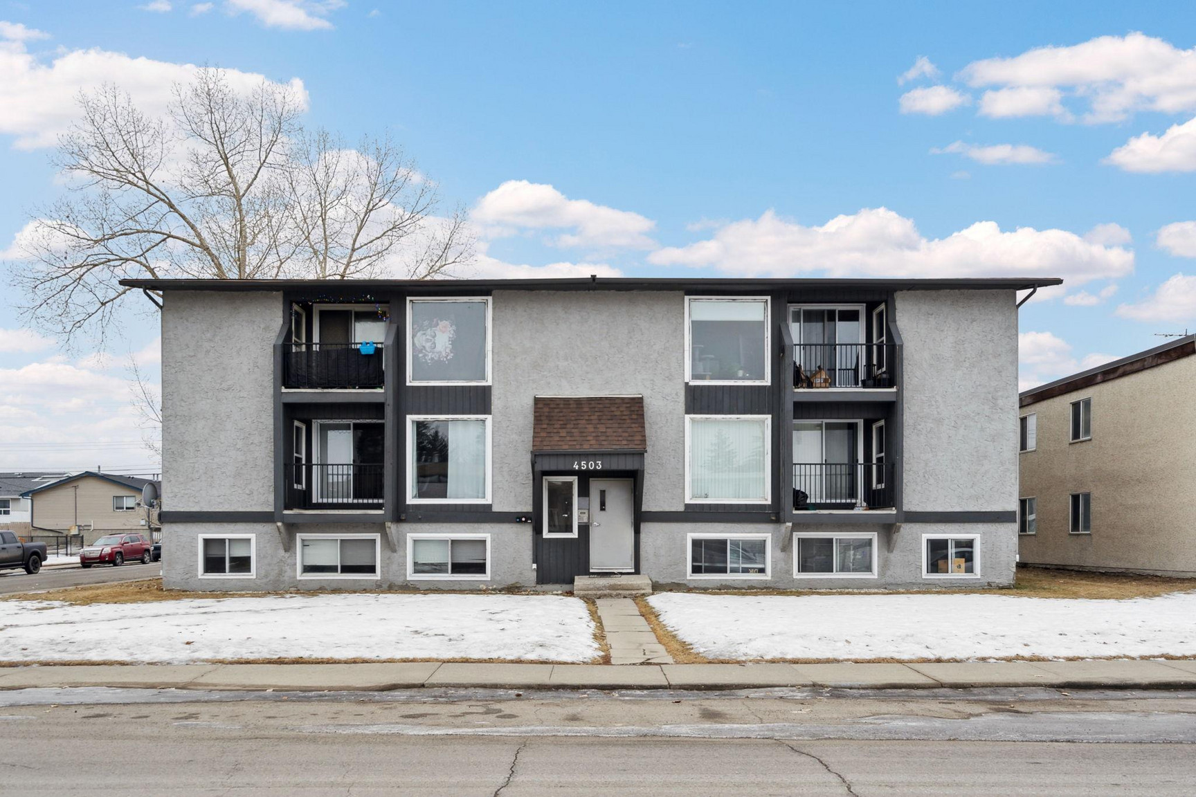 Quiet One-Bedroom Apartment in Bowness with Parking CIP158
