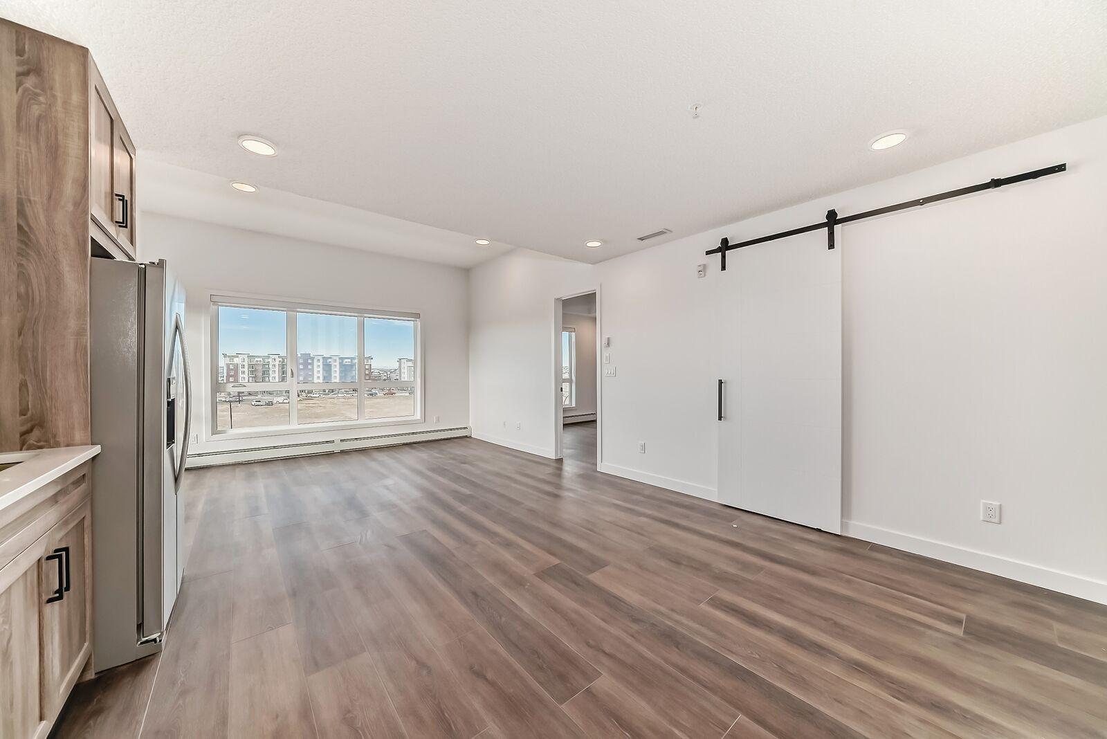 2 Underground Parking Stalls! 2 Bed 2 Bath Top Floor Corner Unit in The Maverick! (IP128) - Photo 4