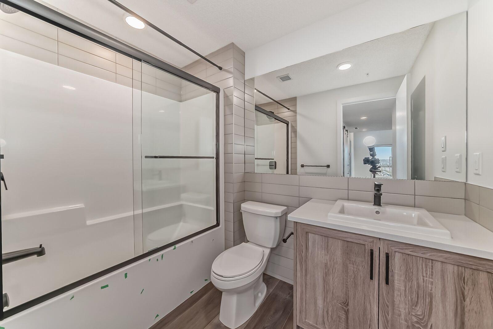 2 Underground Parking Stalls! 2 Bed 2 Bath Top Floor Corner Unit in The Maverick! (IP128) - Photo 8