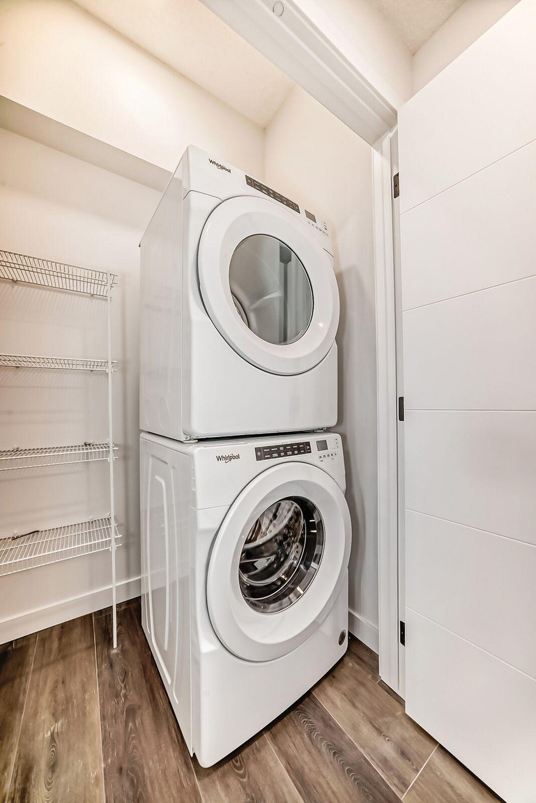2 Underground Parking Stalls! 2 Bed 2 Bath Top Floor Corner Unit in The Maverick! (IP128) - Photo 7