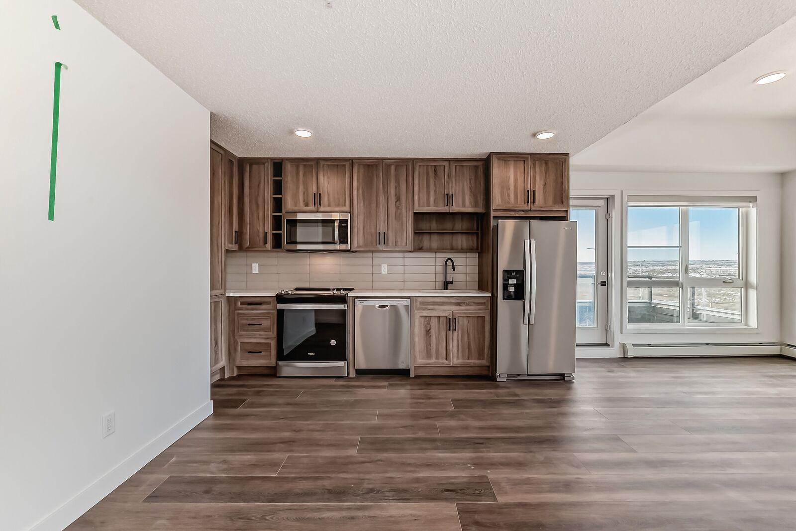 2 Underground Parking Stalls! 2 Bed 2 Bath Top Floor Corner Unit in The Maverick! (IP128) - Photo 2