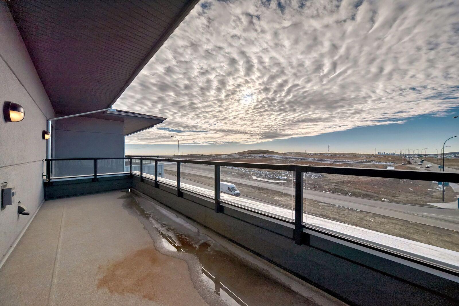 2 Underground Parking Stalls! 2 Bed 2 Bath Top Floor Corner Unit in The Maverick! (IP128) - Photo 9