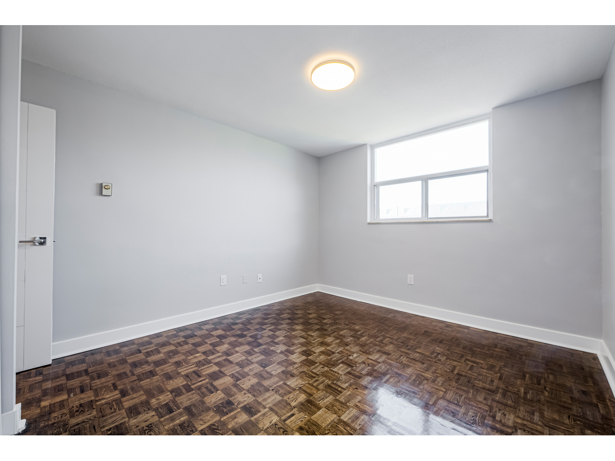 70 Park Street East - Photo 12