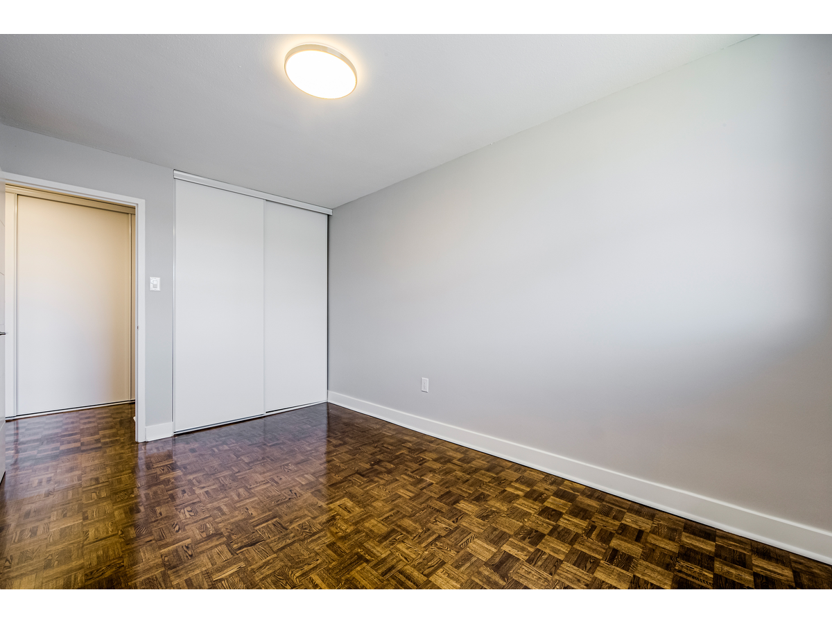 70 Park Street East - Photo 13