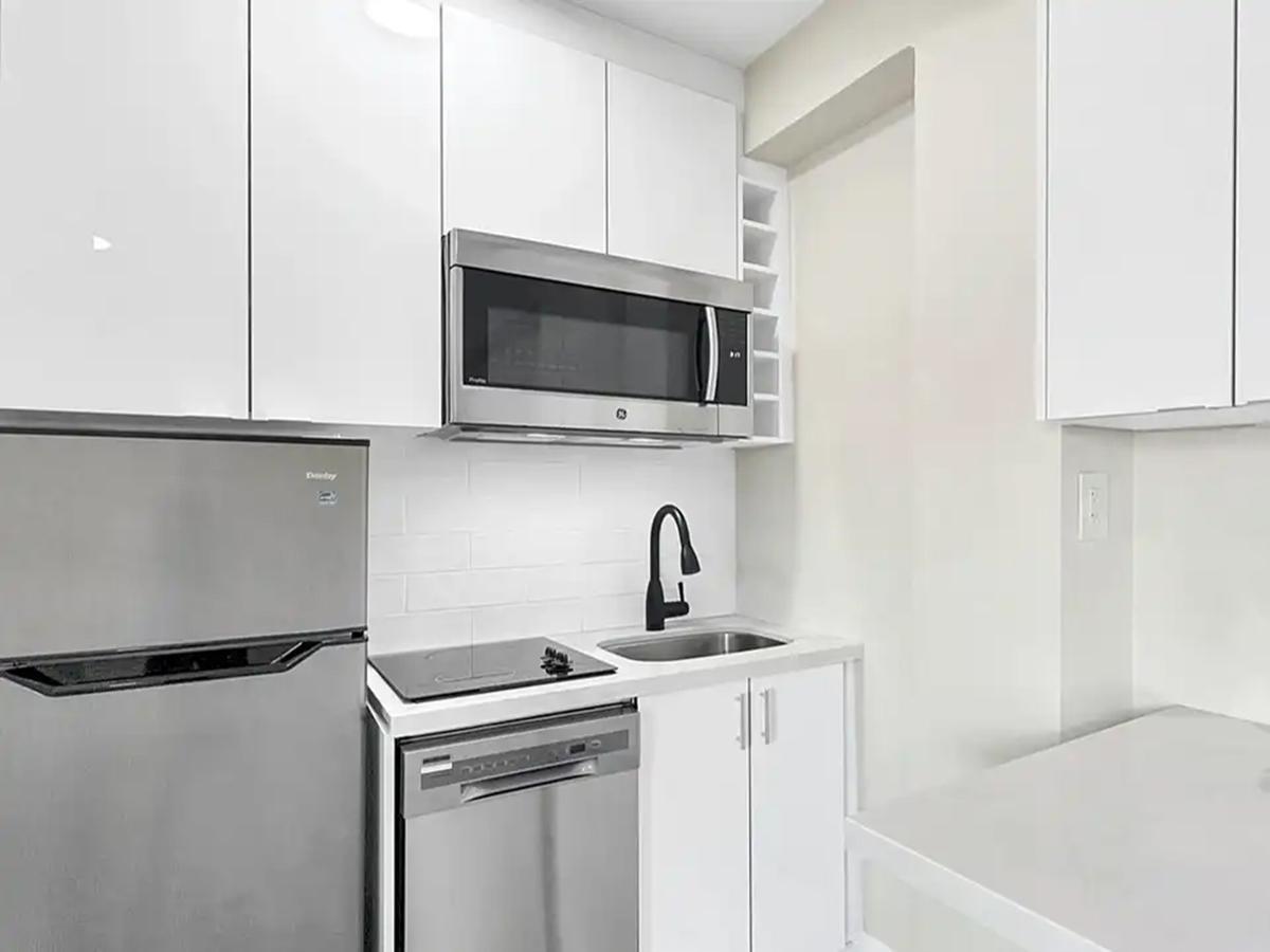 166 Eastbourne Avenue - Photo 3
