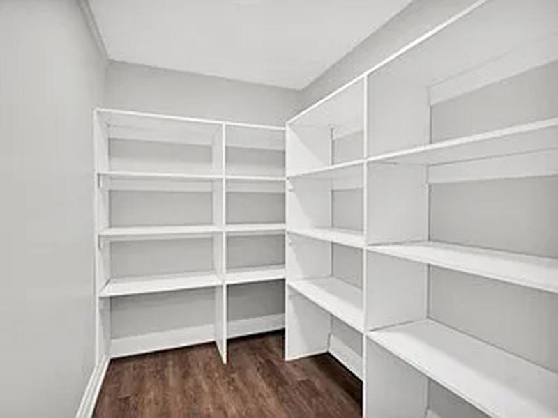 697-701 Eglinton Avenue W - Photo 7