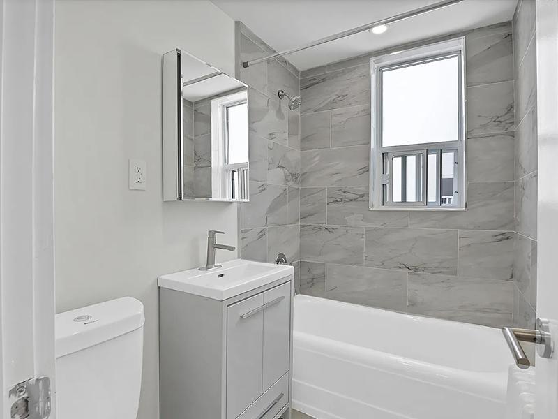 697-701 Eglinton Avenue W - Photo 8