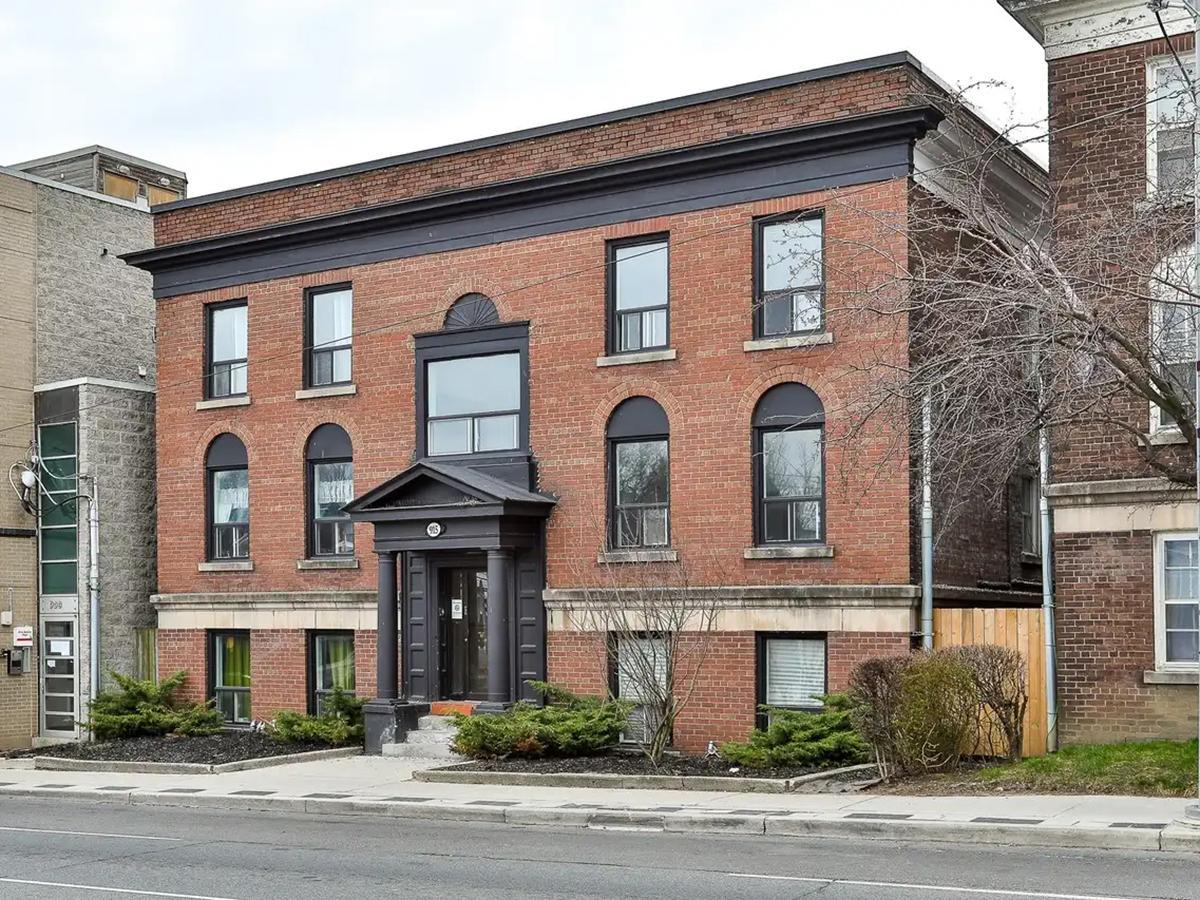915 St Clair Avenue West - Photo 9