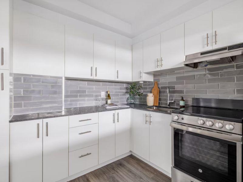 324 Cambridge Street N - Photo 2